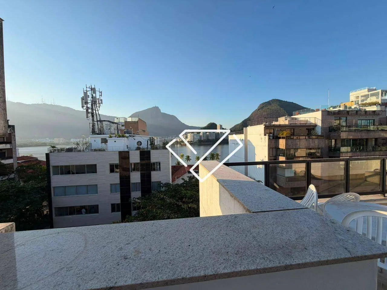 Penthouse with 3 bedrooms, 4 bathrooms and enclosed balcony — photo 19