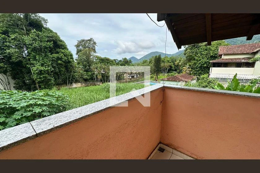 Casa com 5 quartos e cozinha aberta de 300 m² — photo 32