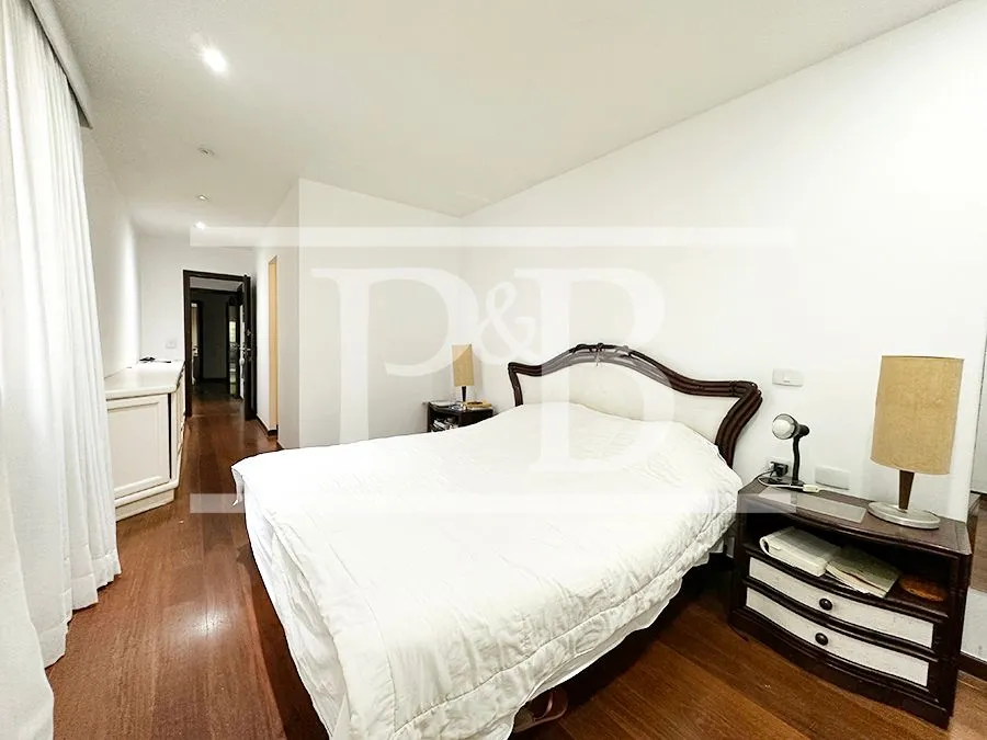 4-bedroom apartment with 250 m² and glassed-in balcony — photo 6