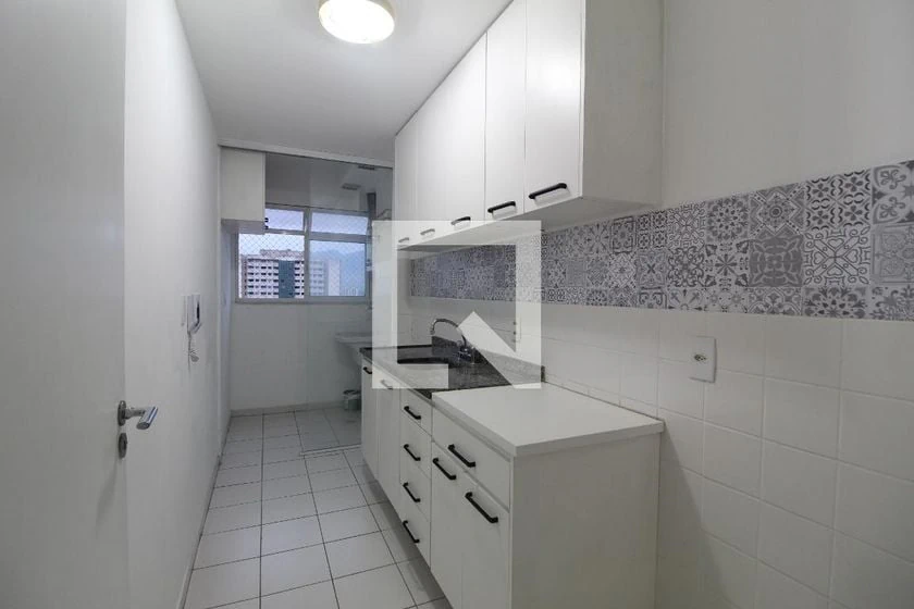 Glass-enclosed balcony in a 2-bedroom apartment, 62 m² — photo 5