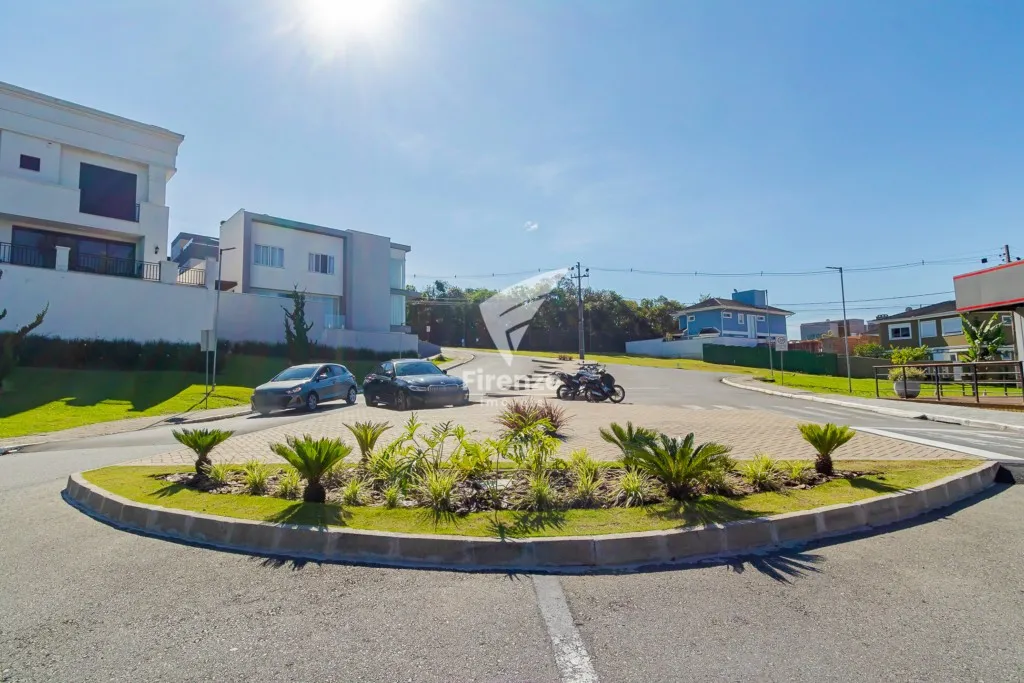 Furnished house with 4 bedrooms and 320 m² — photo 41