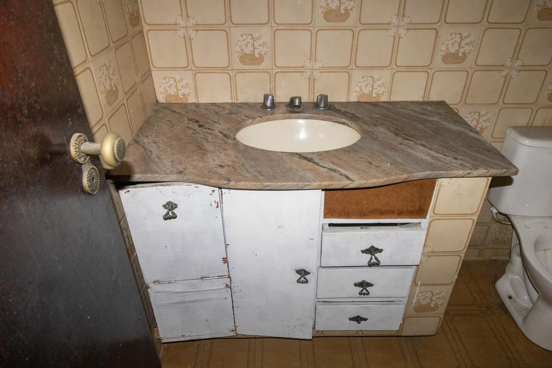 House with 4 bedrooms and 1 bathroom, separate kitchen — photo 25