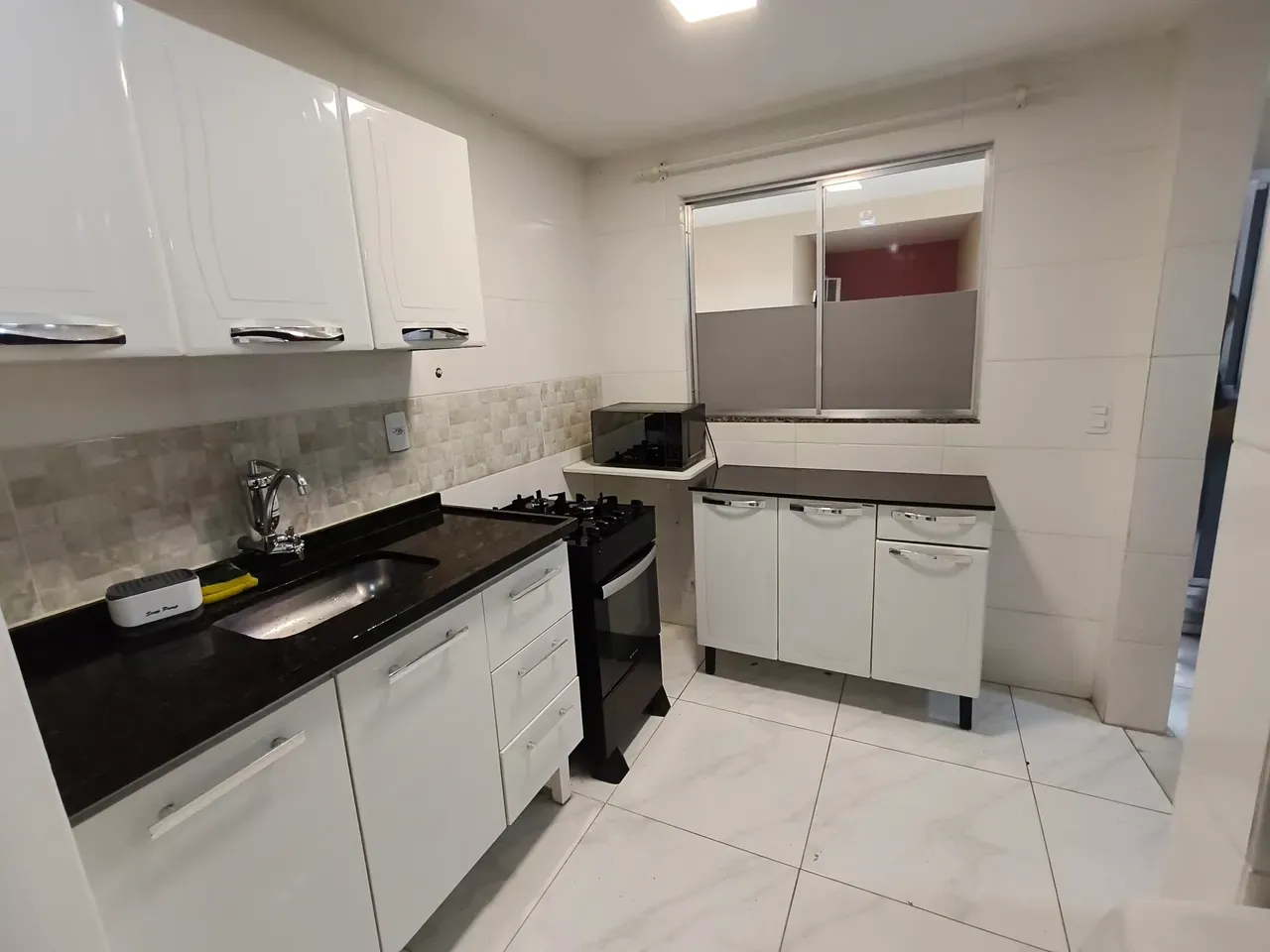 Furnished 2-bedroom apartment with open-plan kitchen — photo 16