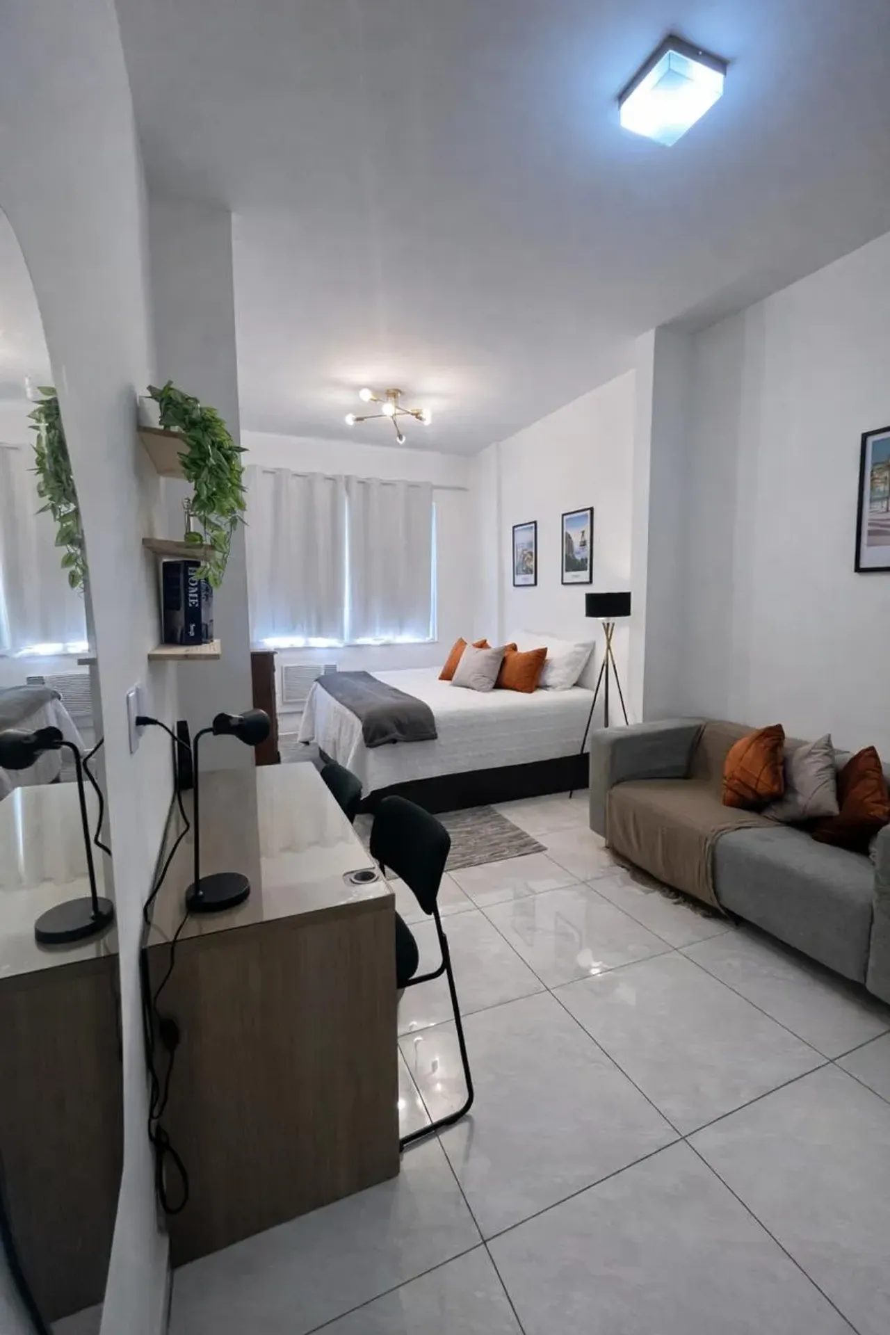 Studio on the 5th floor with a home office