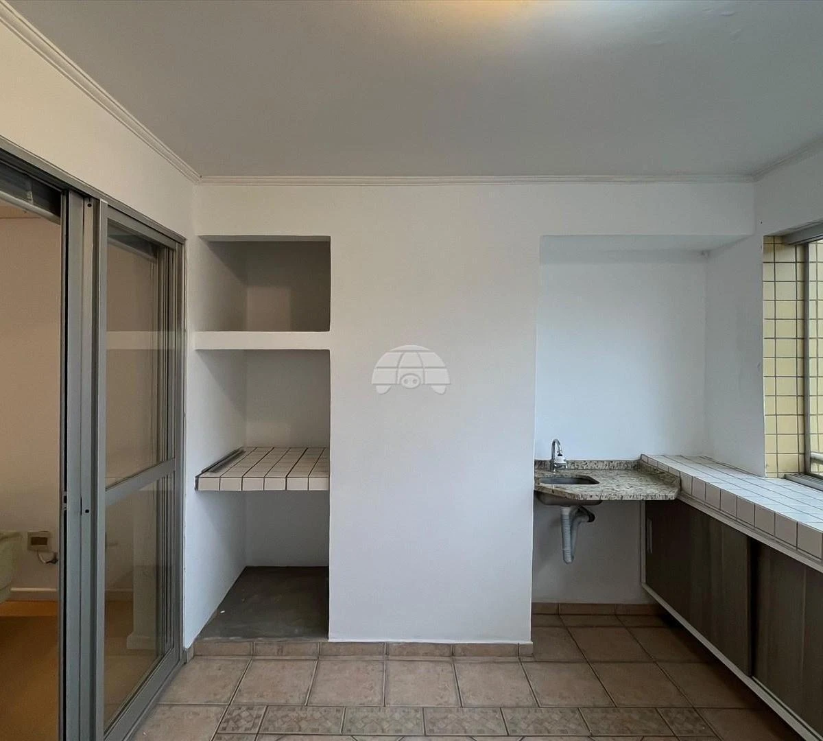 3-bedroom apartment with a bathtub in Curitiba — photo 10