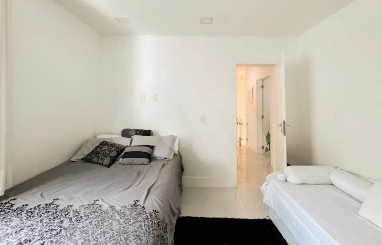 Furnished house with 4 en-suite bedrooms and a balcony grill — photo 27