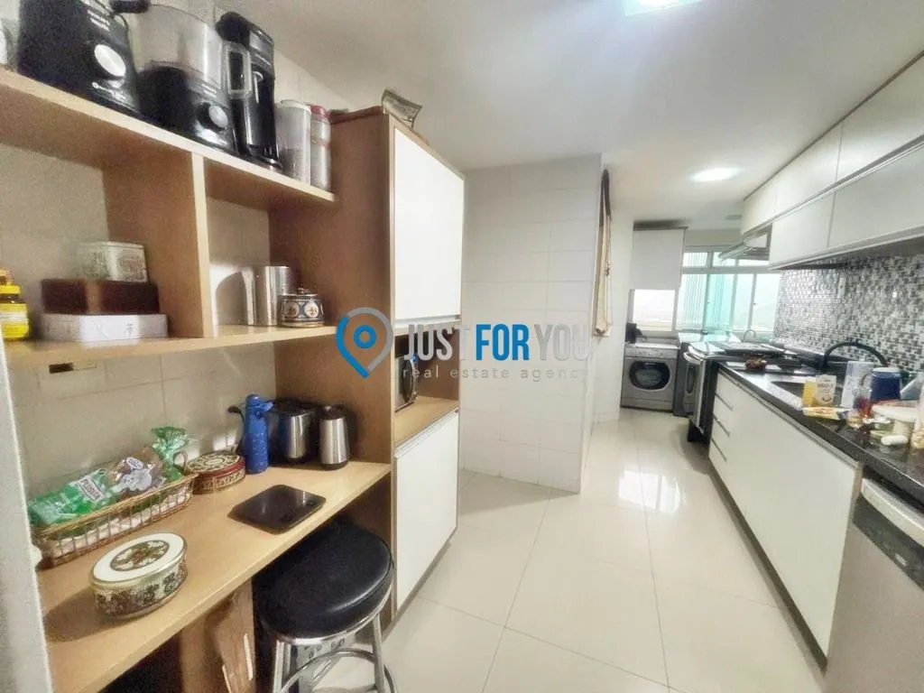 4-bedroom apartment with a mountain view in Rio de Janeiro — photo 6