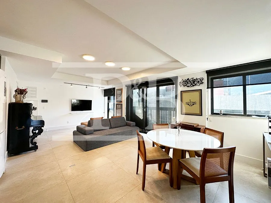 Furnished 2-bedroom apartment with enclosed balcony