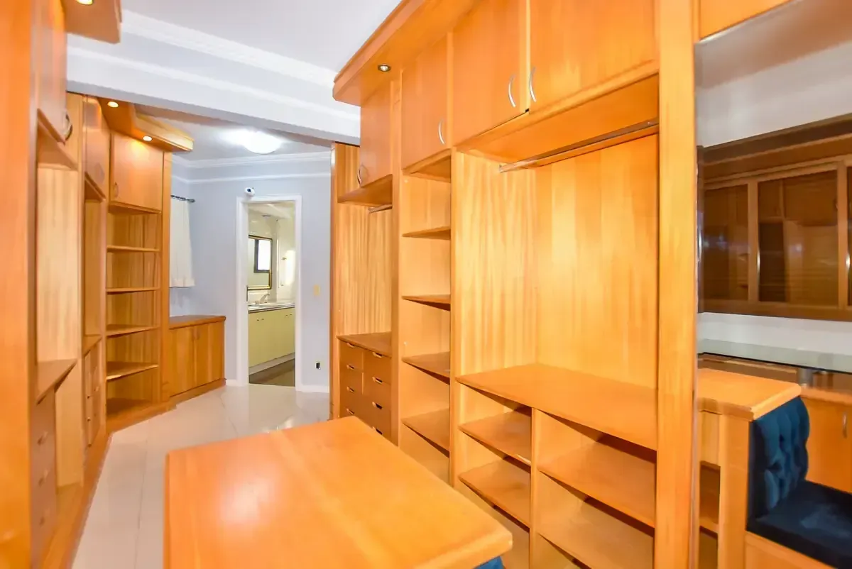 2-bedroom apartment with a home office — photo 37
