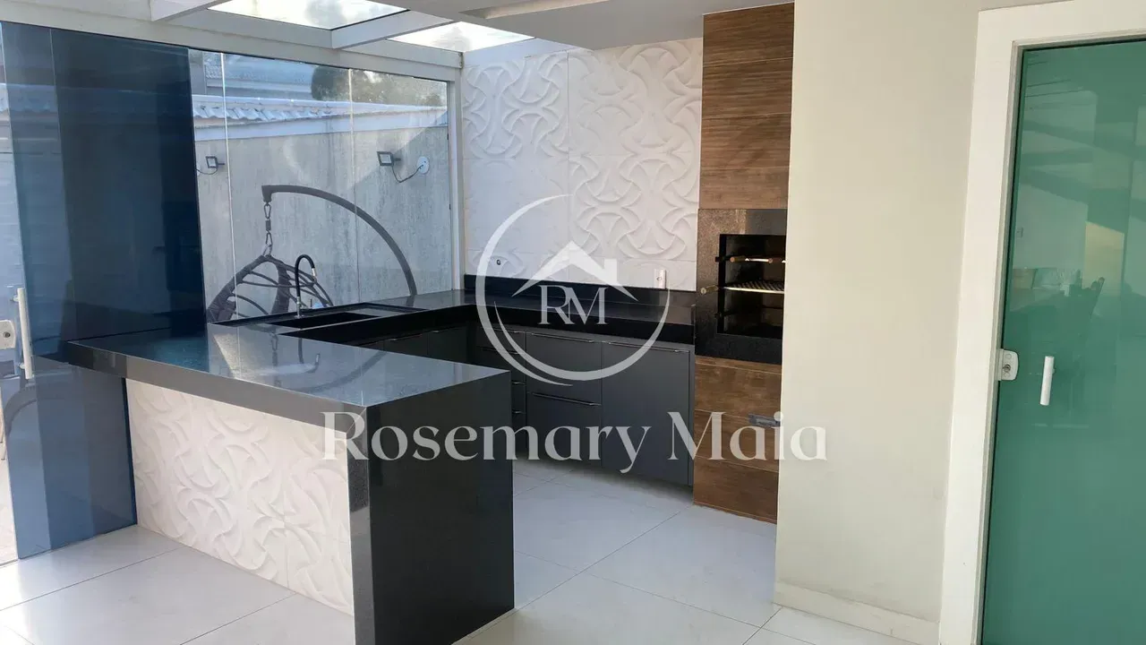 Furnished house with 4 bedrooms and 360 m² — photo 47