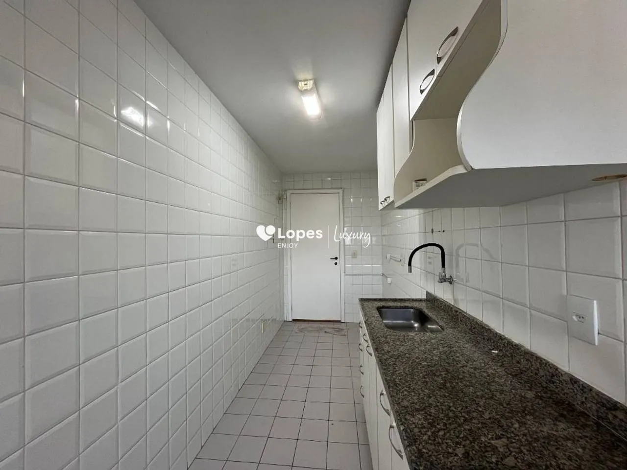Rental apartment with 3 bedrooms, balcony and 3 bathrooms — photo 16