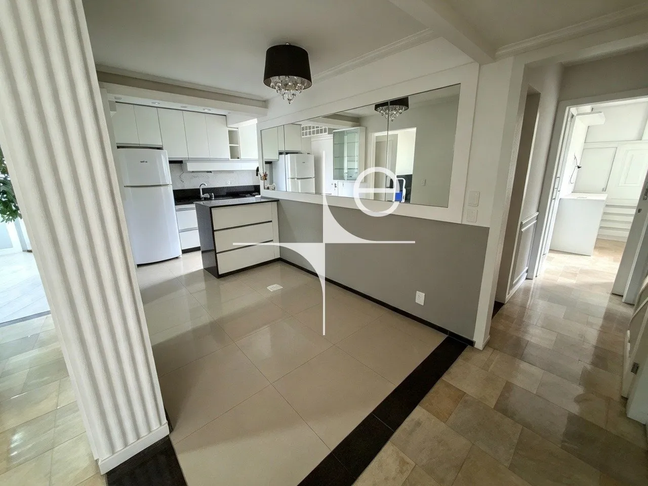 Furnished apartment, 105 m², with a glass-enclosed balcony — photo 2