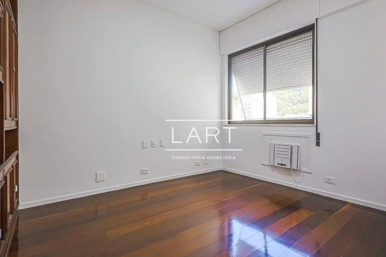 4-bedroom apartment with balcony and 227 m² — photo 6