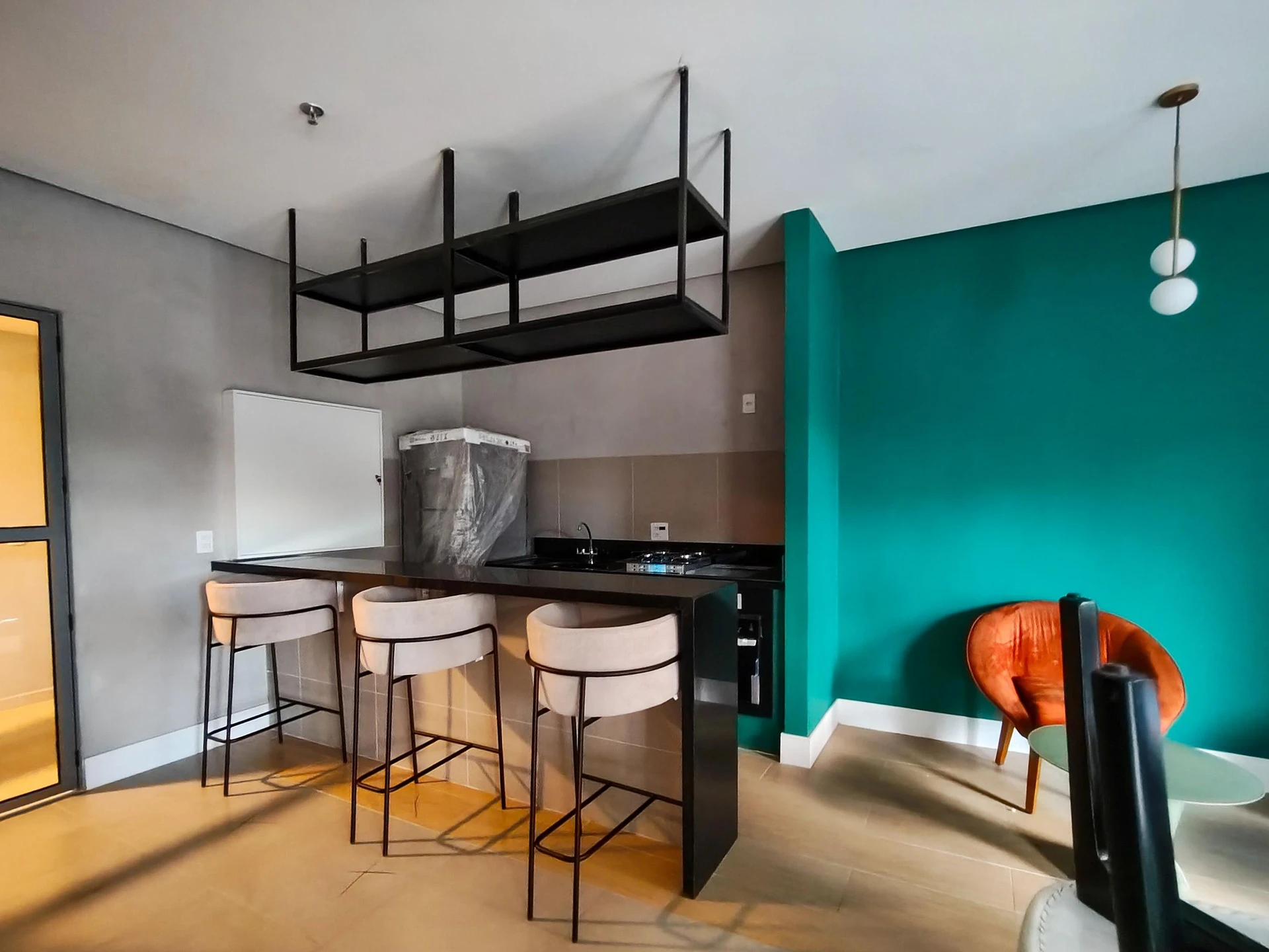Apartamento com 2 quartos e varanda de vidro fechada — photo 17