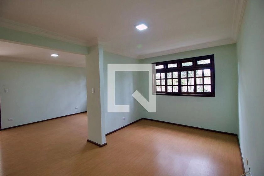 4-bedroom house with wood or laminate floors in Curitiba — photo 4