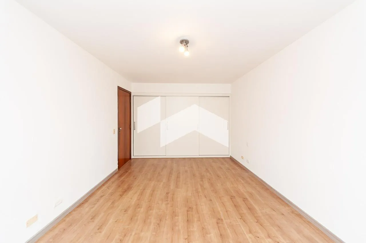380 m² apartment with private laundry area — photo 26