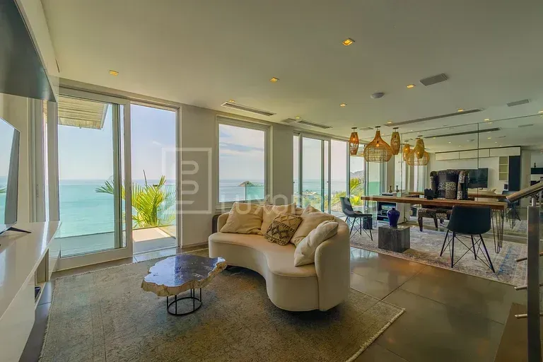 Furnished house with 5 bedrooms and an open-plan kitchen — photo 18