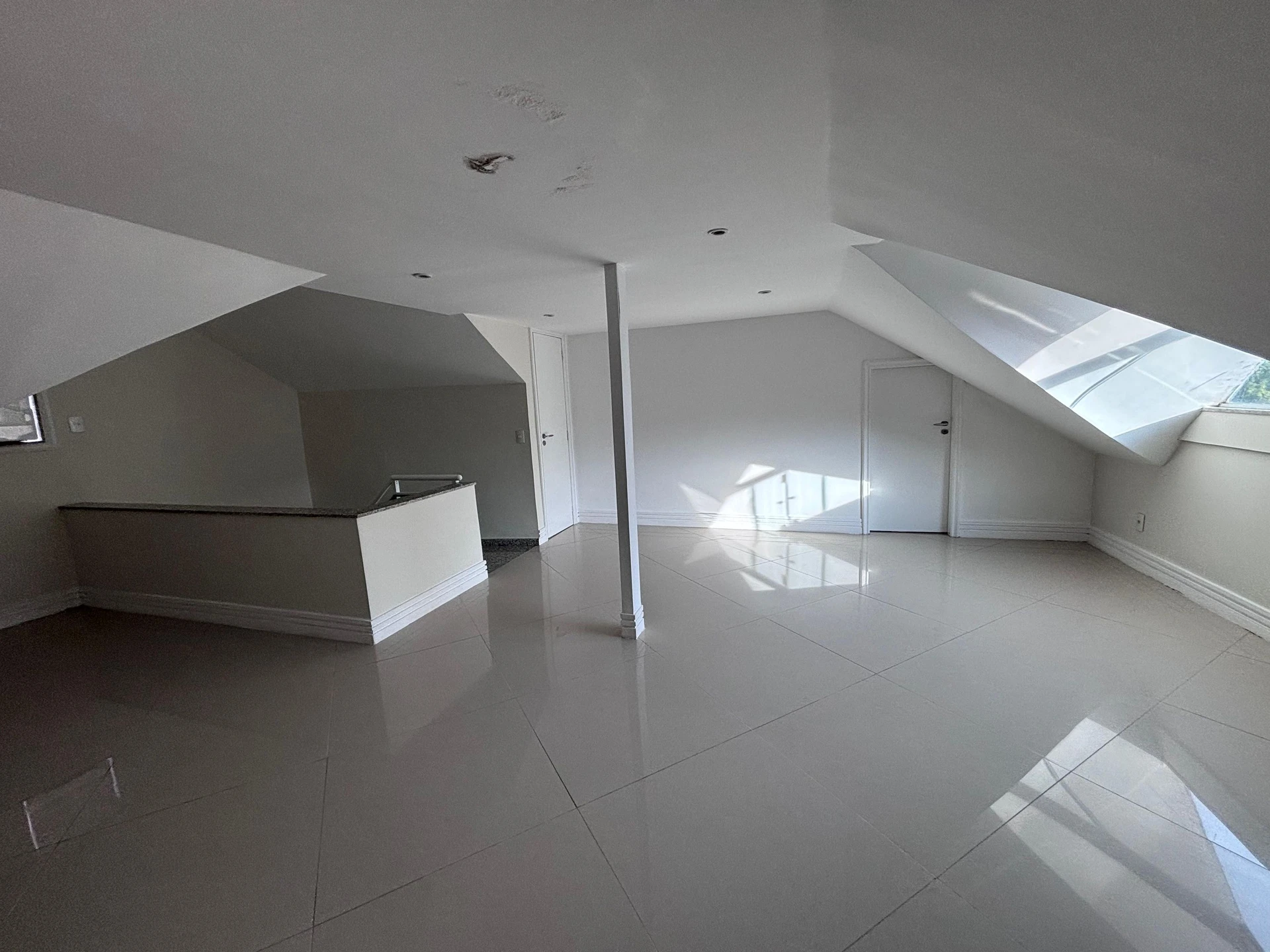 Condo house with 6 bedrooms and a balcony grill — photo 91