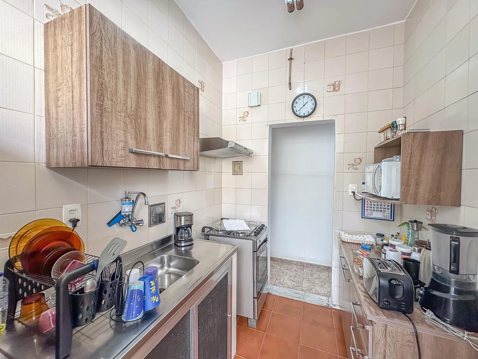Furnished 2-bedroom apartment with a balcony — photo 26