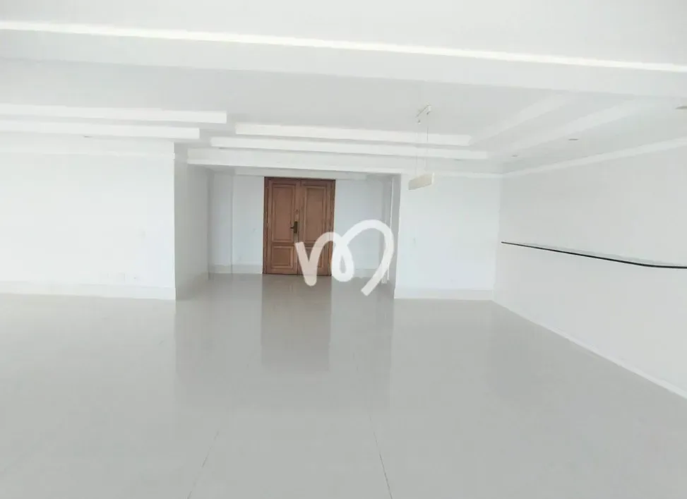 Unfurnished apartment for rent with 4 bedrooms and 313 m² — photo 9