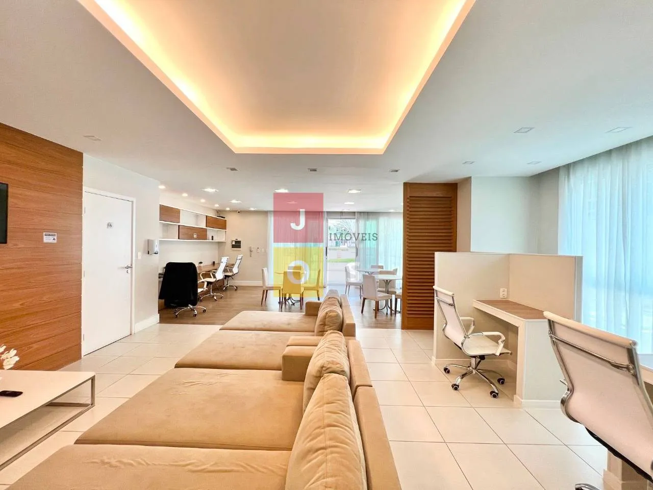 Furnished 4-bedroom suite apartment with 156 m² — photo 102