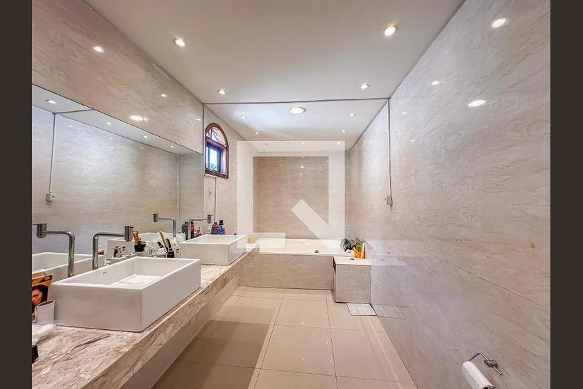 Мебльований будинок з 3 спальнями та 810 м² — photo 31