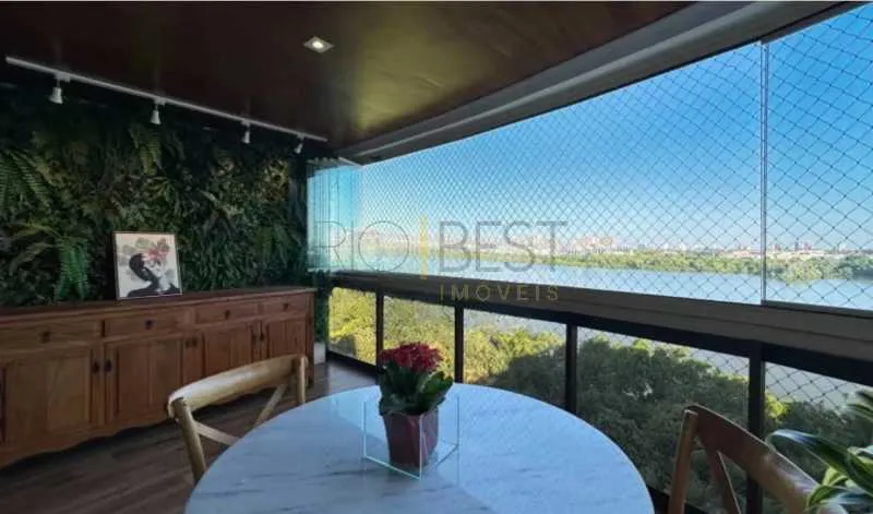 3-bedroom apartment with open-plan gas kitchen