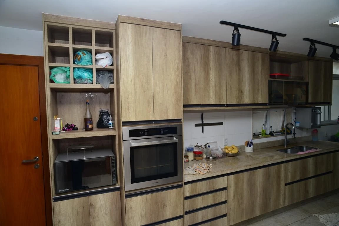 Furnished apartment, 300 m², with a glass-enclosed balcony — photo 57