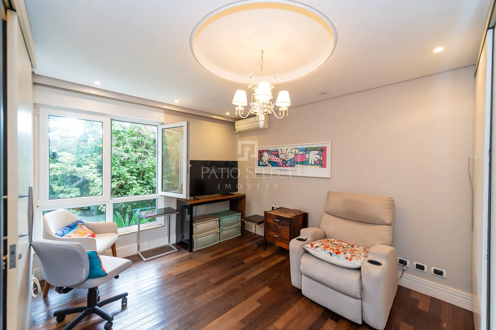 Floor-to-ceiling windows in a 6-bedroom house, 763 m² — photo 71