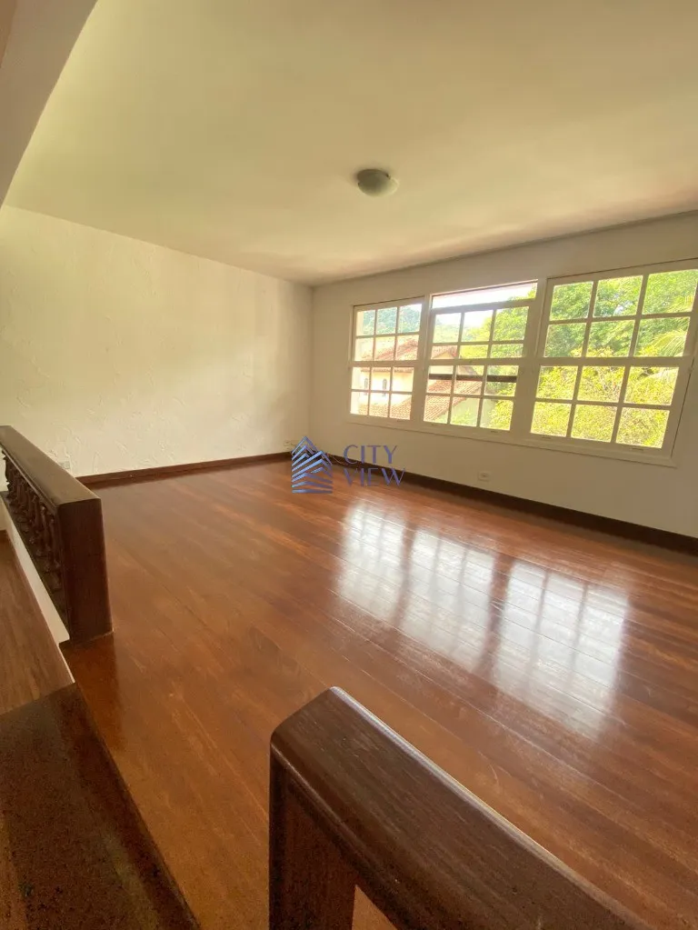 Unfurnished 4-bedroom house with 1000 m² — photo 11