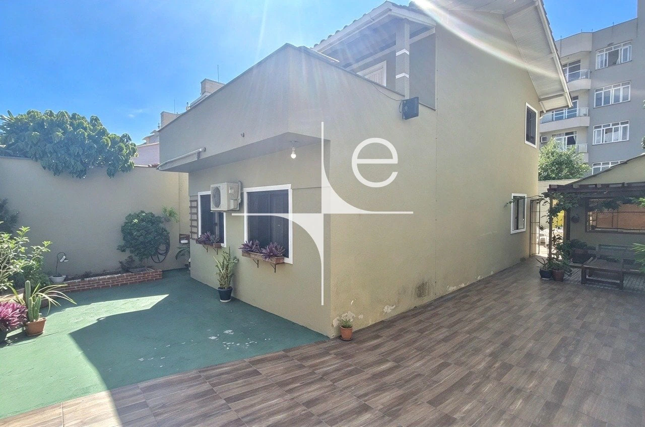3-bedroom house with a grill on the balcony in Florianópolis — photo 16