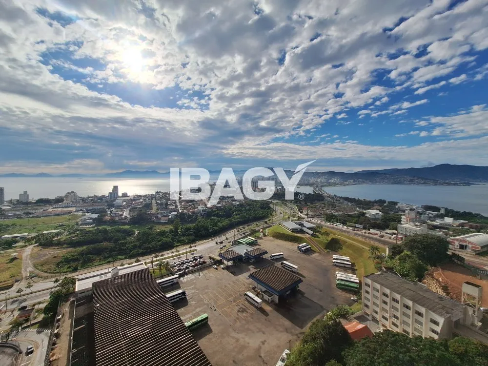 3-bedroom 196 m² apartment with 2 parking spots and balcony — photo 35
