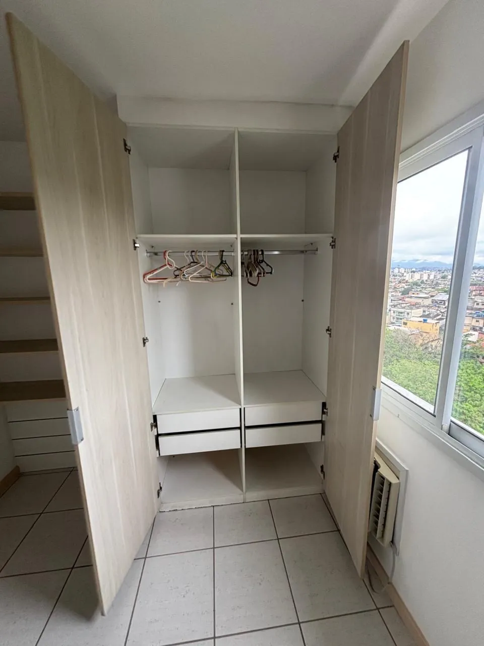 Apartamento vazio com 2 quartos e varanda — photo 9