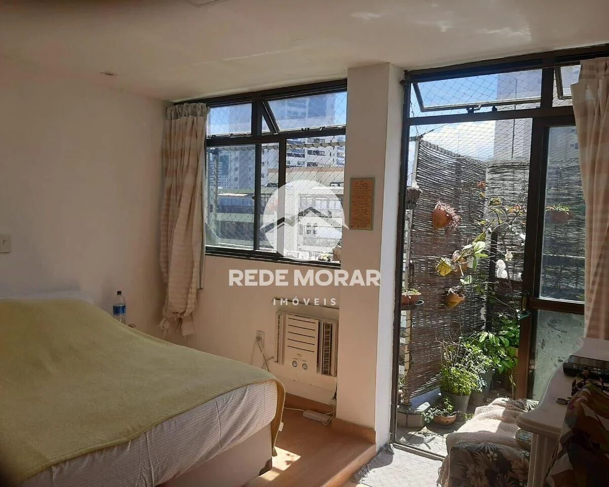 4-bedroom apartment with a glass-enclosed balcony — photo 12