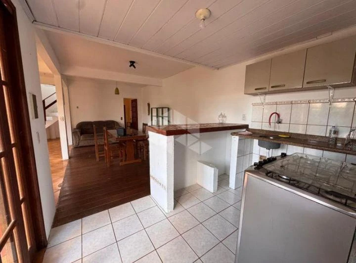 Casa com 130 m², 2 suítes e varanda