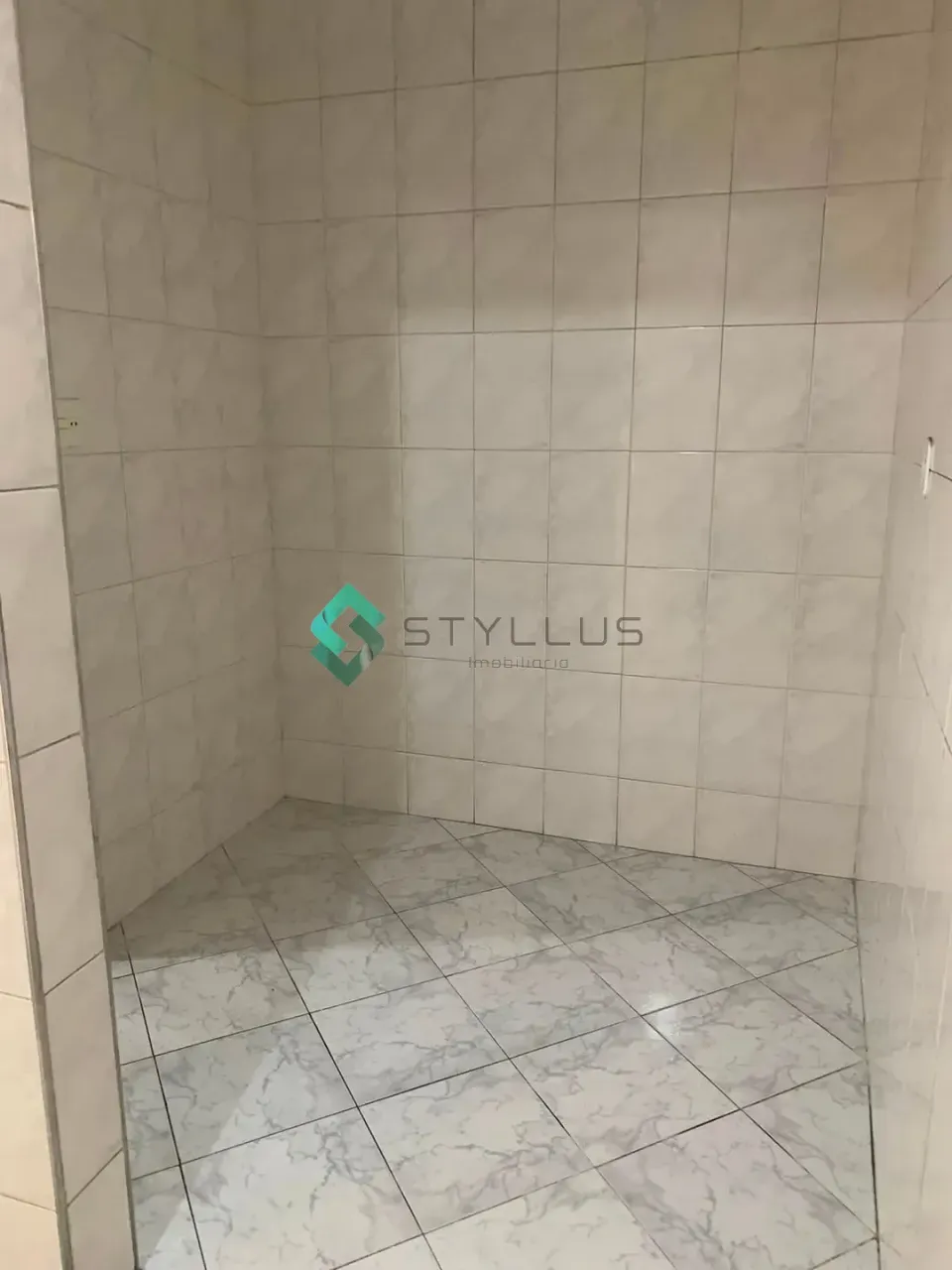 Unfurnished rental apartment with 2 bedrooms and 2 baths — photo 10