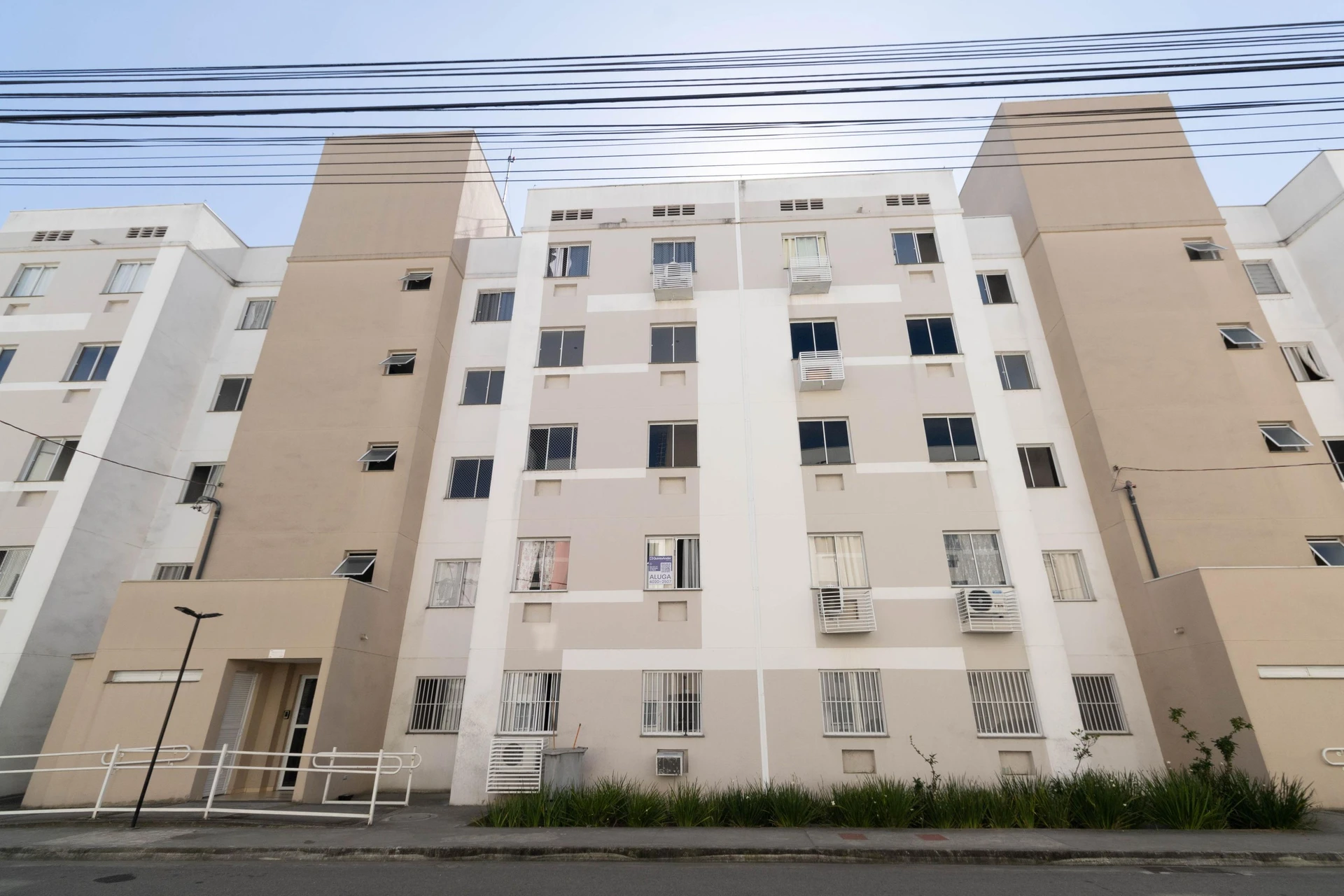 2-bedroom apartment in a building with a gym — photo 7
