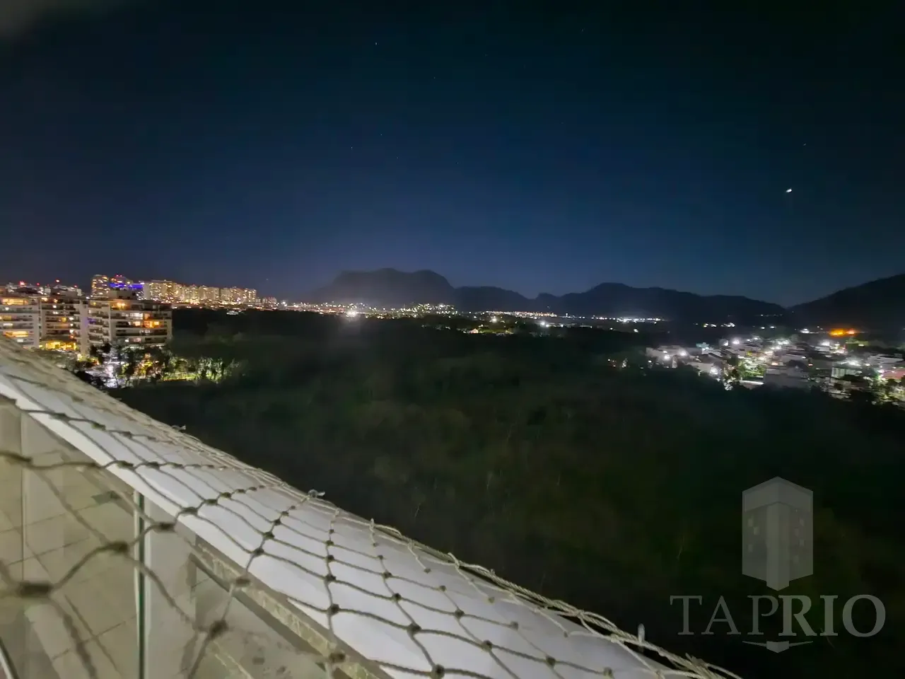 Furnished penthouse with 3 bedrooms and 3 baths — photo 22
