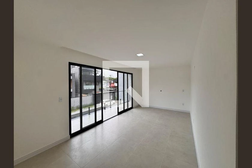 Rental house with 4 bedrooms and 222 m², balcony — photo 18