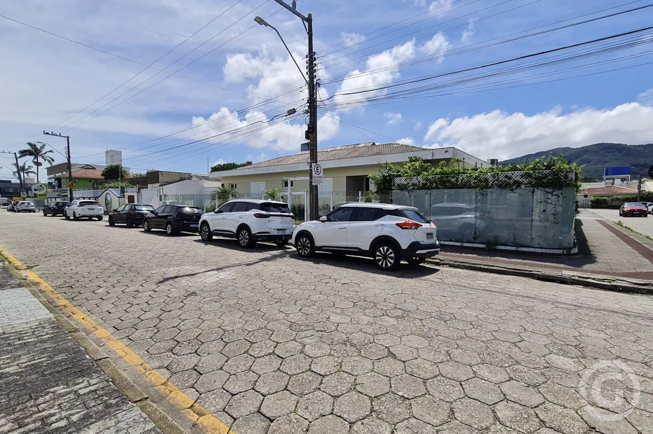 4-bedroom house with a walk-in closet in Florianópolis — photo 19