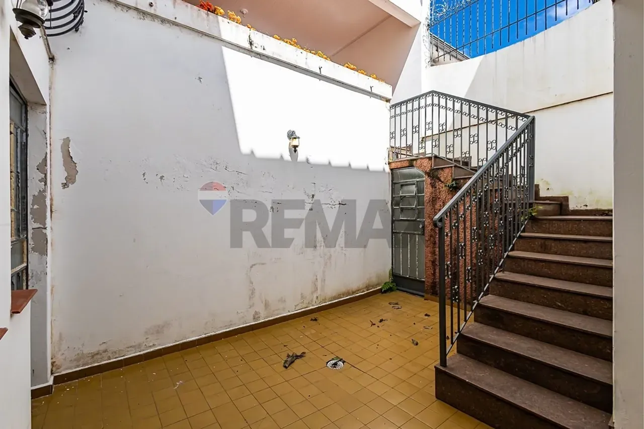 House with 3 bedrooms, 1 en-suite and private garden 309 m² — photo 54