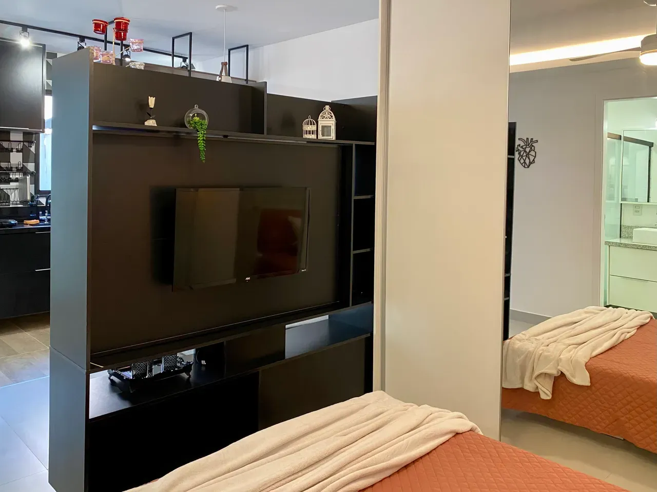 One-bedroom apartment with a washing machine — photo 6