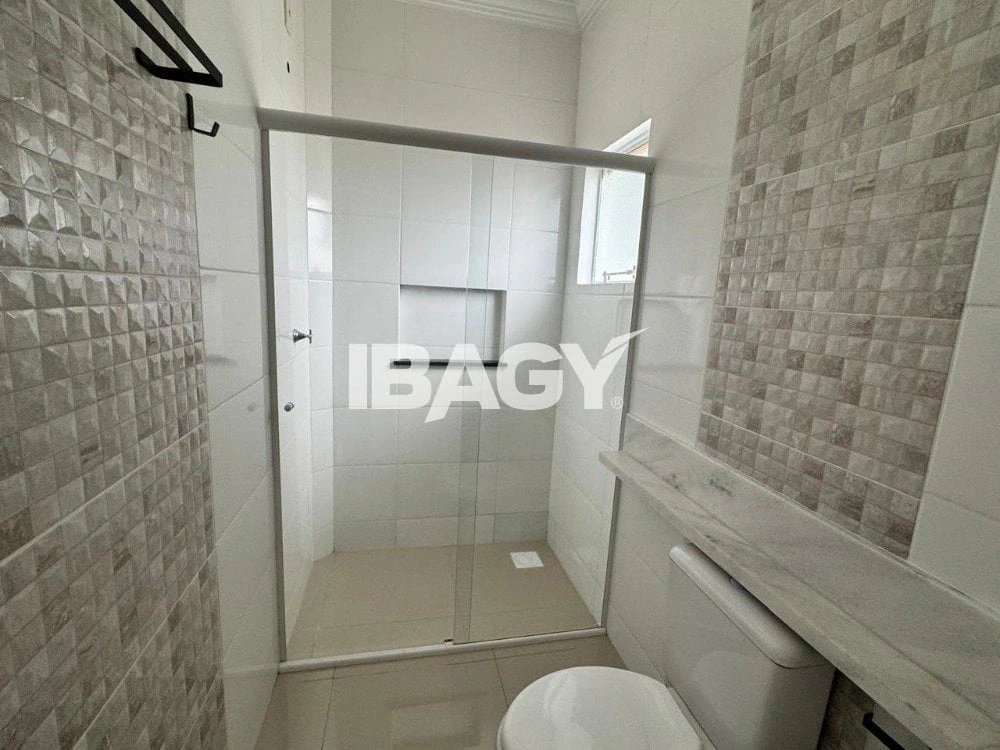One-bedroom apartment in a building with a pool — photo 12