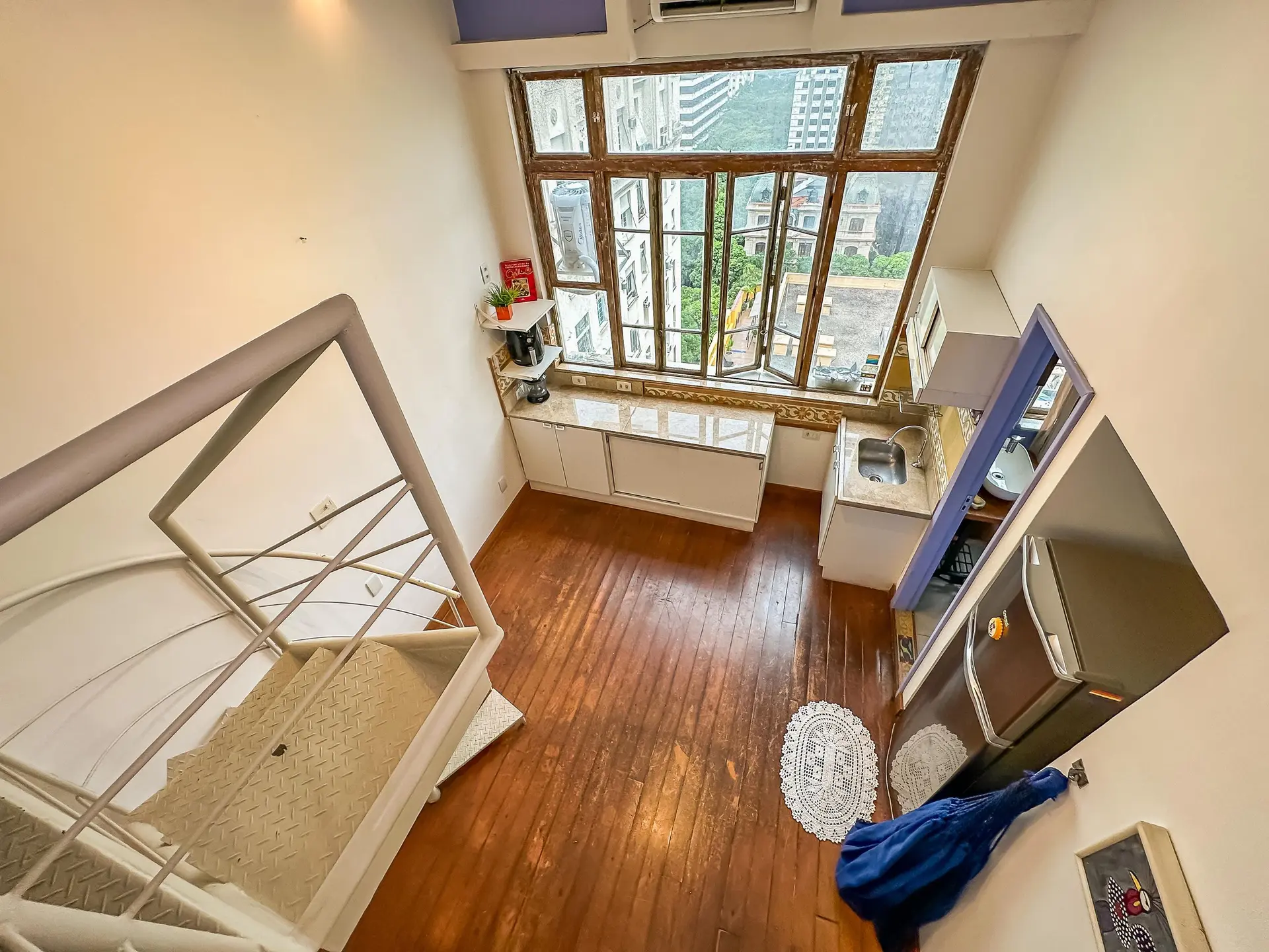 Furnished studio, 30 m², with floor-to-ceiling windows — photo 25
