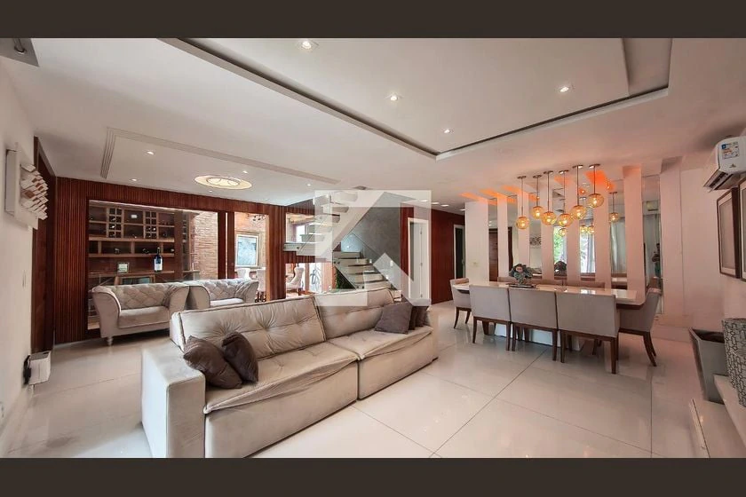 House, 430 m², with a private pool