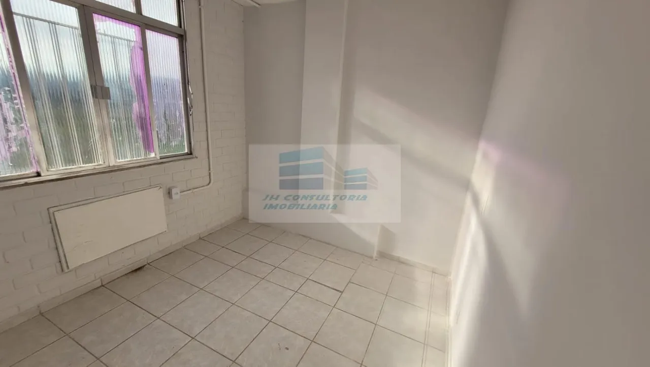 Empty apartment with 2 bedrooms and a gas stove — photo 17