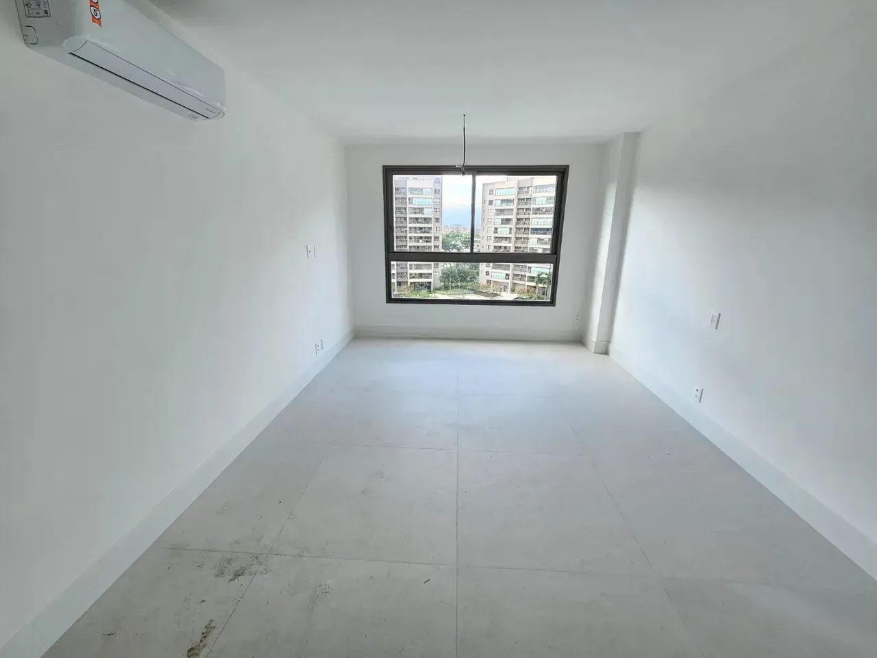 Unfurnished apartment with 3 bedrooms and 5 bathrooms — photo 19