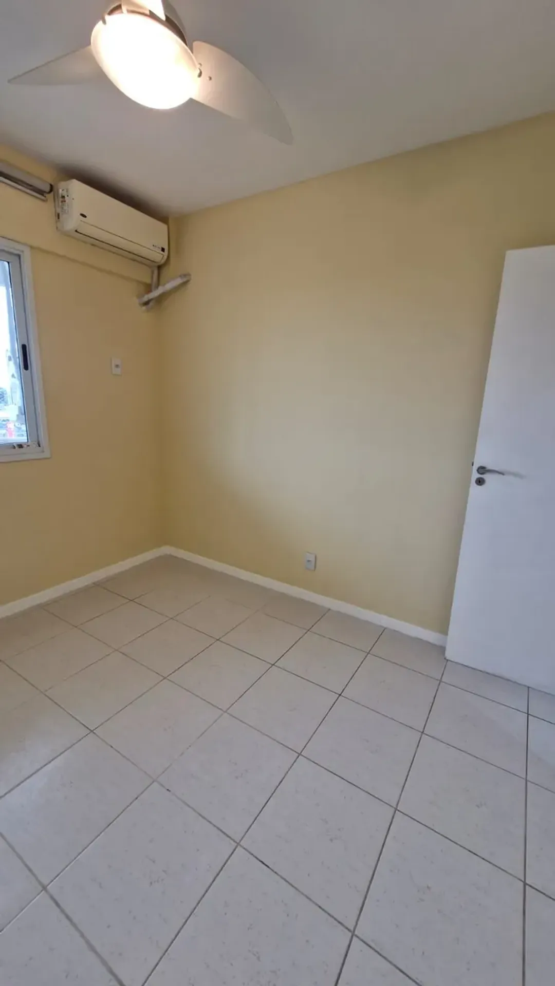 Apartment, 68 m², with a glass-enclosed balcony — photo 36