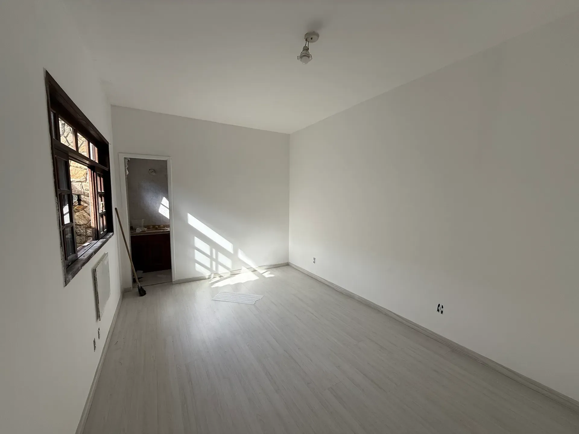 Furnished house, 350 m², with a glass-enclosed balcony — photo 7