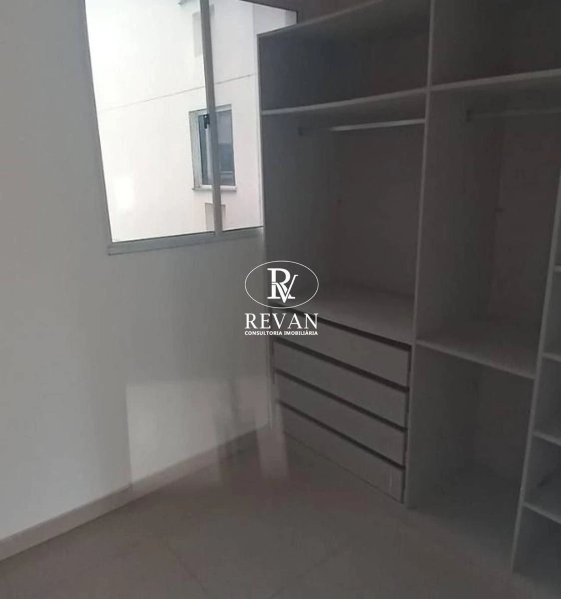 3-bedroom apartment with a walk-in closet — photo 2